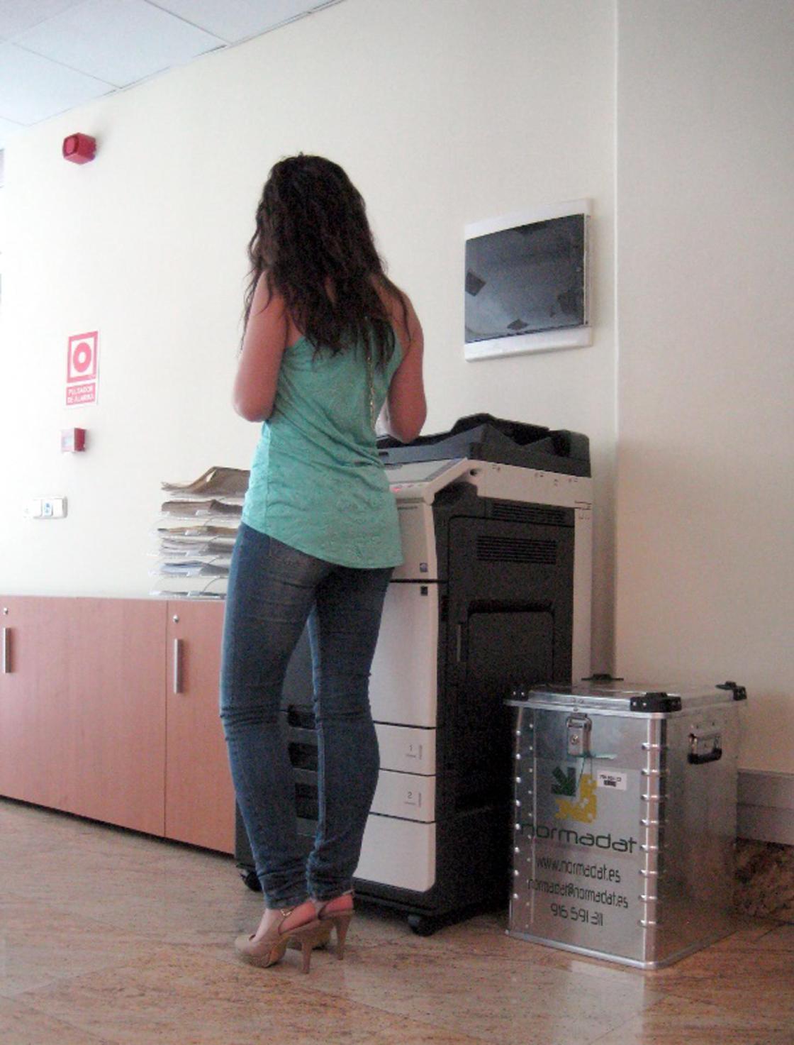 Pie de foto: Servicio de destrucción confidencial con contenedoresAutor: Normadat