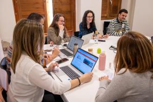 LOGROÑO, 26/03/2026.- Dialnet, la mayor plataforma de conocimiento científico en español, se ha consolidado como una referencia para universidades, centros de investigación, profesionales e instituciones y, tras cumplir 25 años, ha evolucionado desde una base de datos a un ecosistema de servicios que funciona "como un GPS de la investigación". EFE/Raquel Manzanares