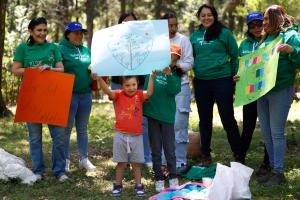Fotografía de voluntarios de Iberdrola México participando en una actividad en Ciudad de México (México). EFE/ Sáshenka Gutiérrez