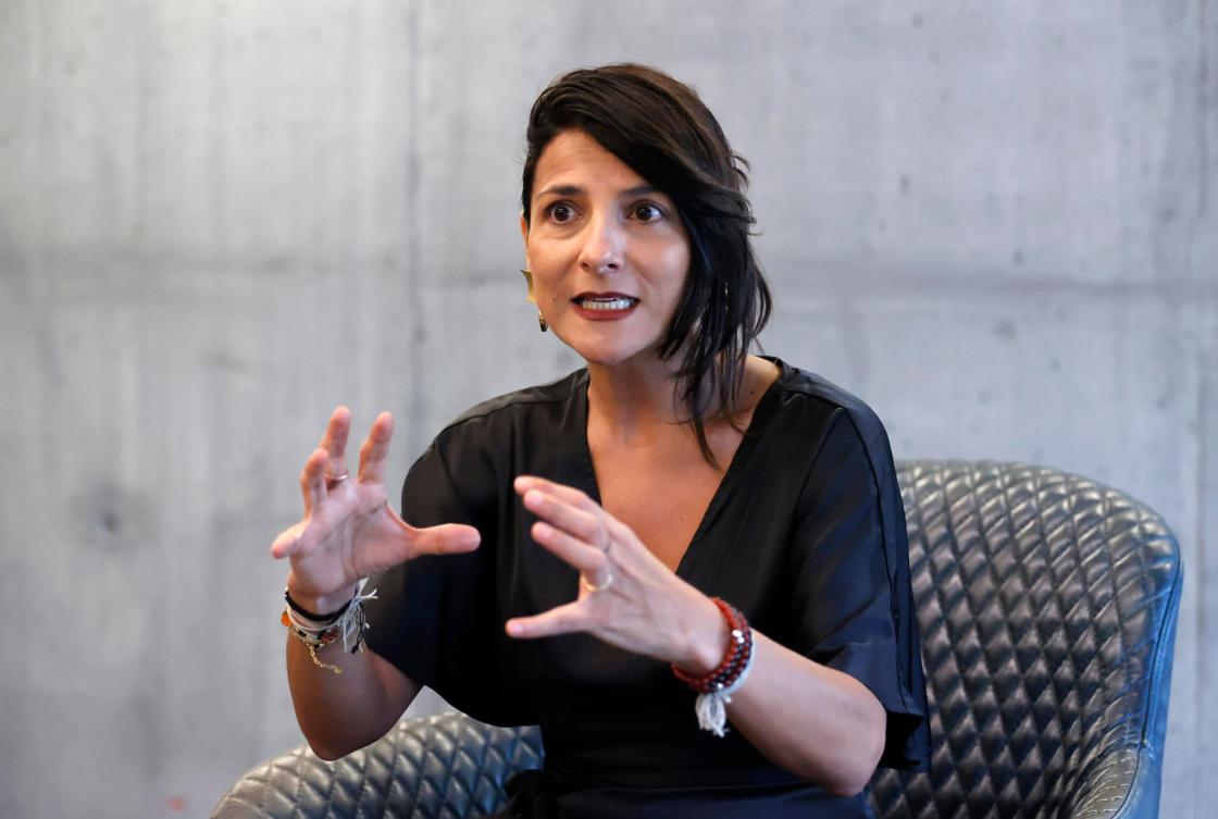La ministra de Ambiente de Colombia, Irene Vélez, habla durante una entrevista con EFE, en Bogotá (Colombia). EFE/ Mauricio Dueñas Castañeda