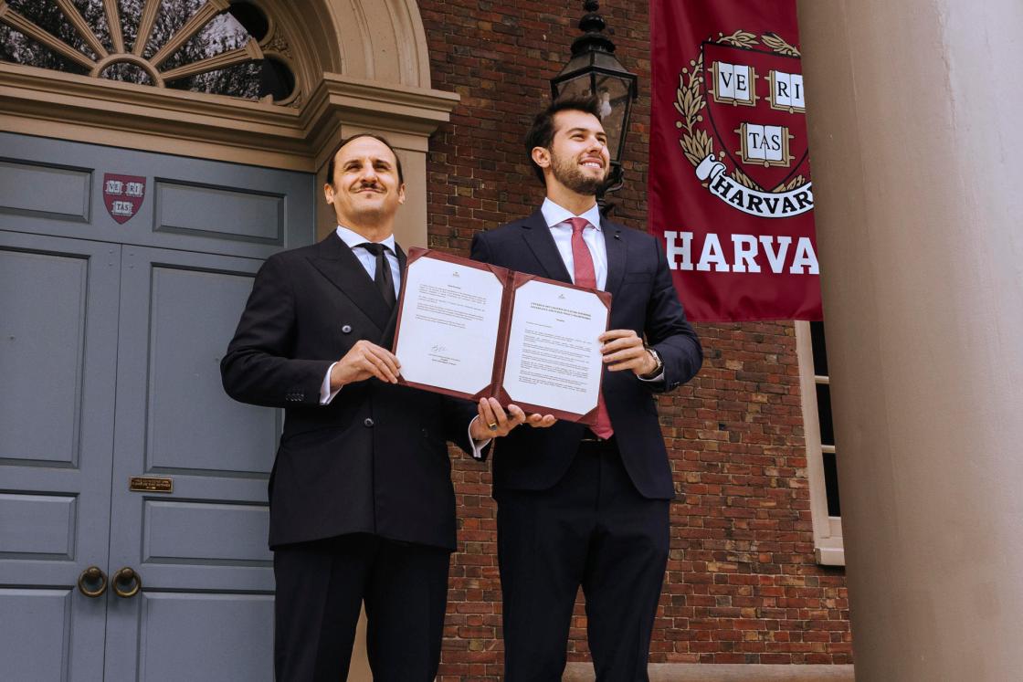 NEW YORK (United States), 28/04/2026.- Photo taken on April 18 of Luis Felipe Fernández-Salvador y Campodonico, VI Marquis of Lises, (l) and Daniel del Valle (r), president and chief executive officer respectively of TEON, at Harvard University during the presentation of the first The Universal Declaration on Nature-Informed Governance and Public Policy Frameworks. The international functional governance institution TEON (The Embassy of Nature), represented by its president, Luis Felipe Fernández-Salvador y Campodonico, VI Marquis of Lises, is promoting a universal declaration on governance and public policies oriented toward nature.The initiative was supported by the Ecuadorian Students Association at Harvard University, as Ecuador was the first nation in the world to incorporate the rights of nature into its constitution. EFE/TEON - FOR EDITORIAL USE ONLY / USE PERMITTED ONLY TO ILLUSTRATE THE ACCOMPANYING NEWS STORY (MANDATORY CREDIT)