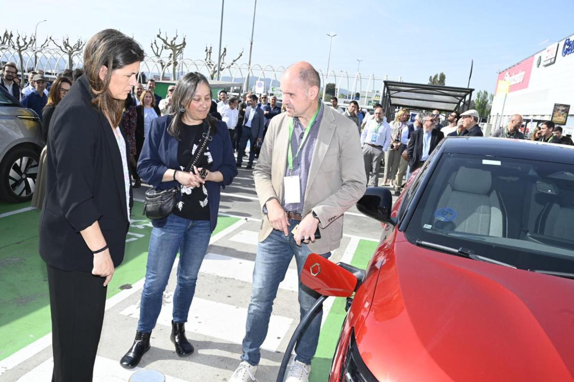 BARBERÁ DEL VALLÈS (BARCELONA) 22/04/2026.- Elecsum e-mobility, empresa perteneciente al grupo Electra Caldense, ha inaugurado este miércoles en el centro comercial Baricentro de Barberà del Vallès una de las mayores estaciones de recarga de vehículo eléctrico de Cataluña, con 55 puntos de suministro. EFE/ Baricento / SOLO USO EDITORIAL/SOLO DISPONIBLE PARA ILUSTRAR LA NOTICIA QUE ACOMPAÑA (CRÉDITO OBLIGATORIO)