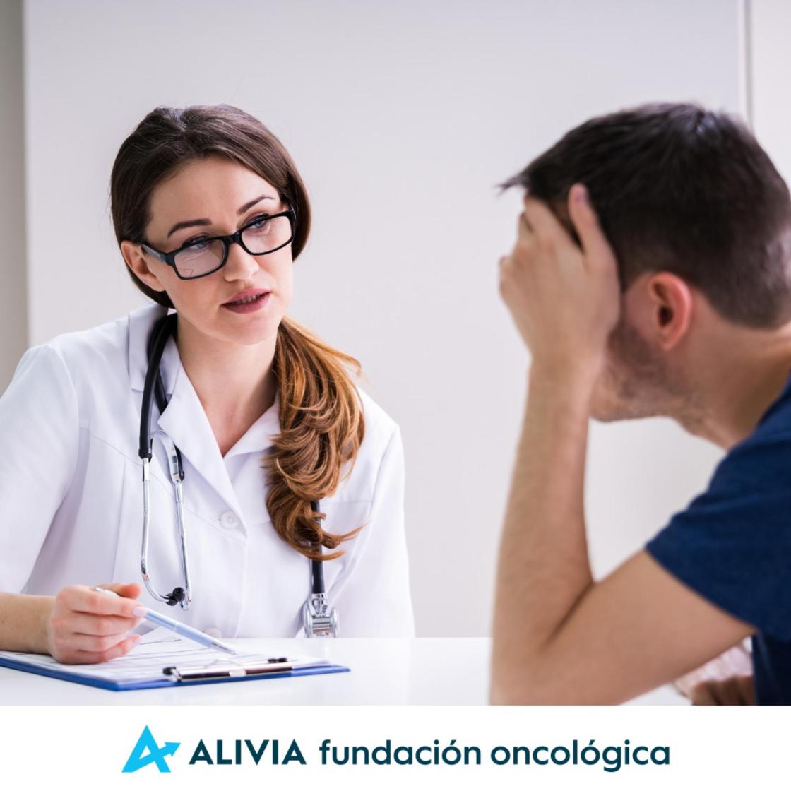 Pie de foto: Doctora con pacienteAutor: Fundación Alivia