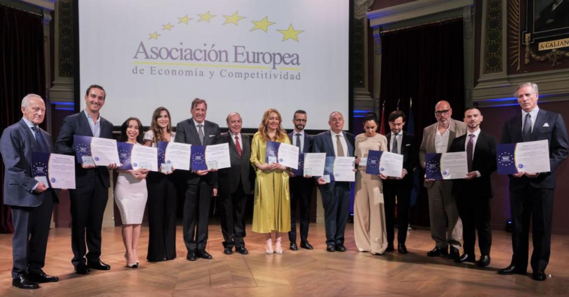 Pie de foto: Foto de familia de los premiadosAutor: AEDEEC