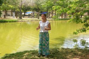 La gerente para Colombia de la ONG Instituto de Gobernanza de Recursos Naturales (NRGI, por sus siglas en inglés), Juliana Peña, habla durante una entrevista con EFE en el marco de la primera Conferencia para la Transición más allá de los Combustibles Fósiles, este domingo, en Santa Marta (Colombia). EFE/ Ricardo Maldonado Rozo