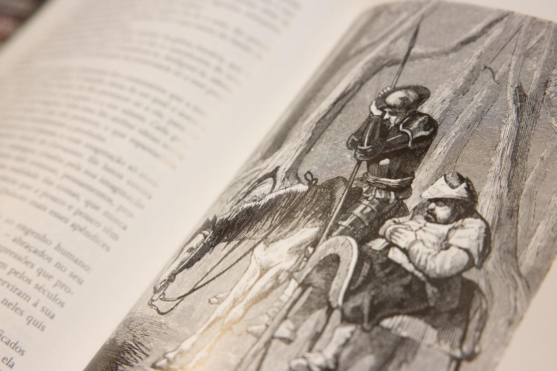 BRUSELAS, 21/04/2026.- El libro 'Recetario de cocina cervantina. Entre gachas y gigantes', presentado este martes en Bruselas, invita a descubrir la riqueza de la cultura gastronómica de Castilla-La Mancha y de su producción alimentaria a través de una nueva lectura del clásico literario. EFE/Laia Ros