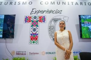 La secretaria de Turismo de México, Josefina Rodríguez Zamora, posa durante una entrevista con EFE este miércoles, en Acapulco (México). EFE/ David Guzmán