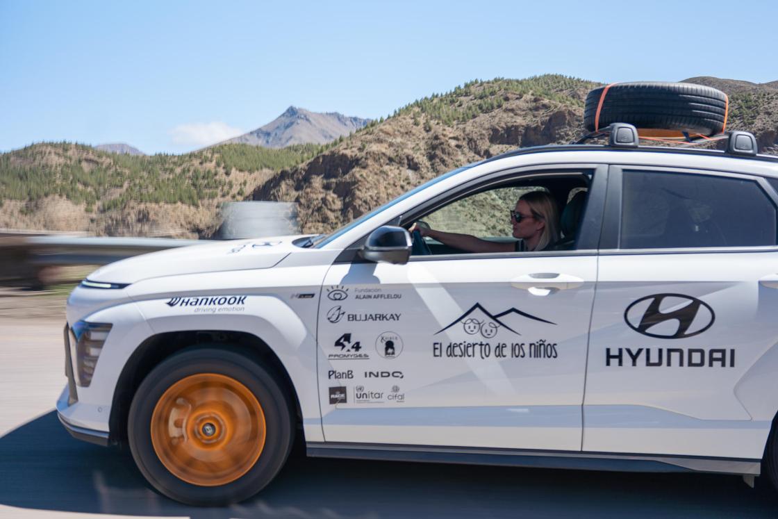 La campeona olímpica de natación Mireia Belmonte, durante su participación en la iniciativa solidaria ‘El Desierto de los Niños’, impulsada por Hyundai.EFE/HYUNDAI/CEDIDA/CRÉDITO OBLIGATORIO