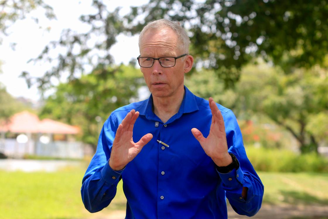 Fotografía del 25 de abril de 2026 que muestra al científico sueco Johan Rockström hablando en una entrevista con EFE en el marco de la primera Conferencia para la Transición más allá de los Combustibles Fósiles, en Santa Marta (Colombia). EFE/ Ricardo Maldonado Rozo