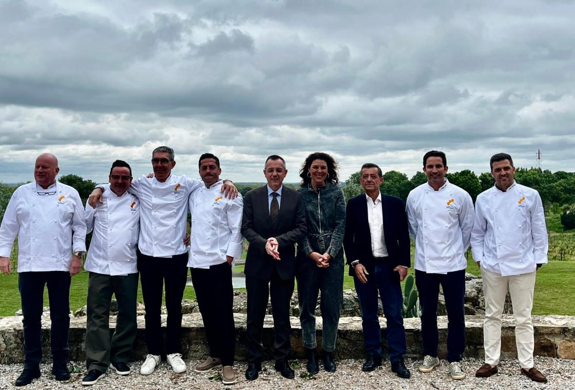 Entrega de los Soles Repsol a restaurantes lusos que Portugal. EFE/Carlos García