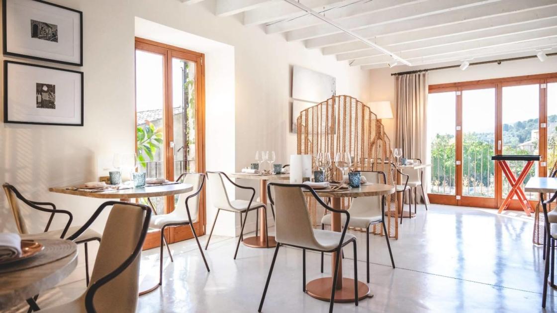 El restaurante mallorquín ‘Selvatge’ evoca la Serra de Tramuntana en su nueva imagen