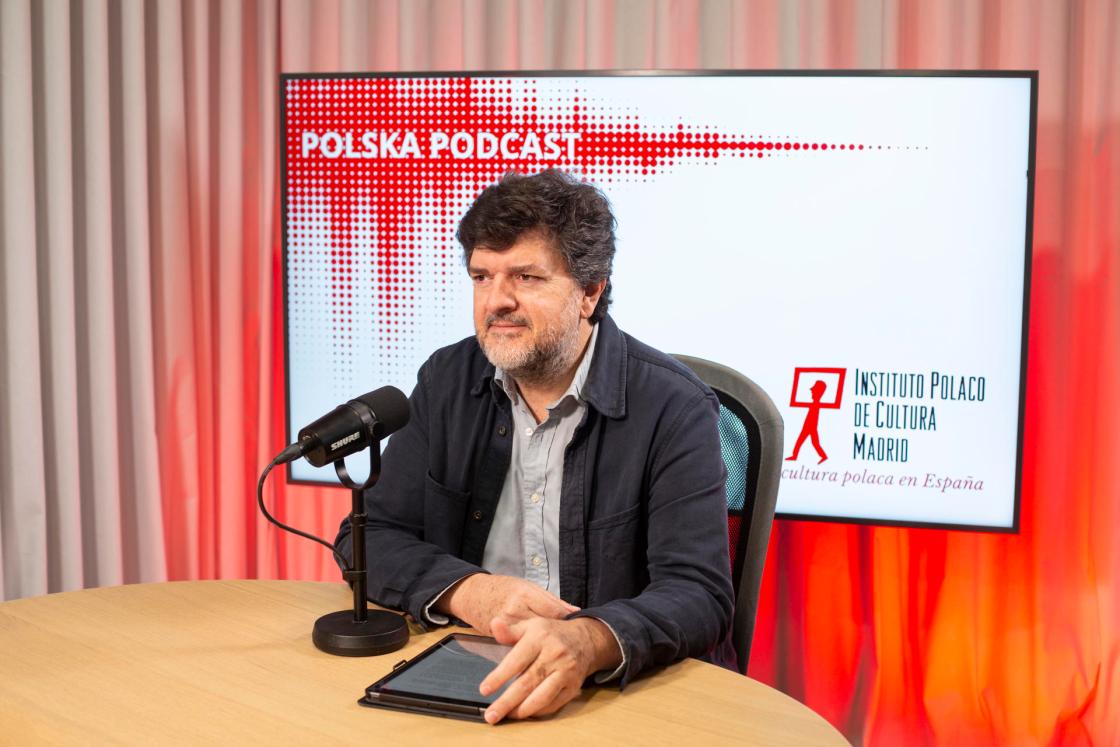 En la imagen, el periodista radiofónico Antonio Asensio, presentador del programa sonoro 'Polska Podcast'.IMAGEN CEDIDA POR EL INSTITUTO POLACO DE CULTURA. AUTORA: ELISA MIRALLES
