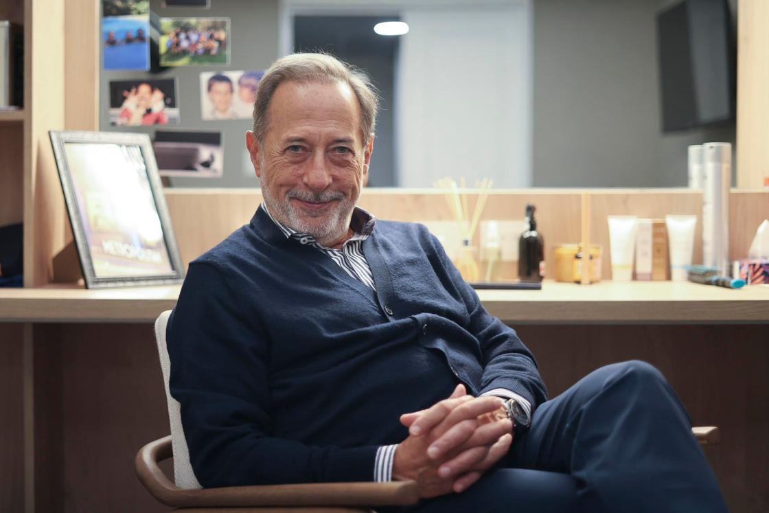 BUENOS AIRES (ARGENTINA), 09/04/2026.- El actor argentino Guillermo Francella, que recibirá el Premio Platino de Honor 2026 por una "sobresaliente" trayectoria con la que ha ayudado a conformar "la memoria sentimental" del público iberoamericano, ofrece una entrevista a EFE en la que consideró que "arriesgar y no estar cómodo" ha sido la clave de sus más de cuatro décadas de exitosa trayectoria y expresó que el galardón le resultó "muy movilizante" y le recordó "el honor de la misión de ser actor". EFE/Juan Ignacio Roncoroni