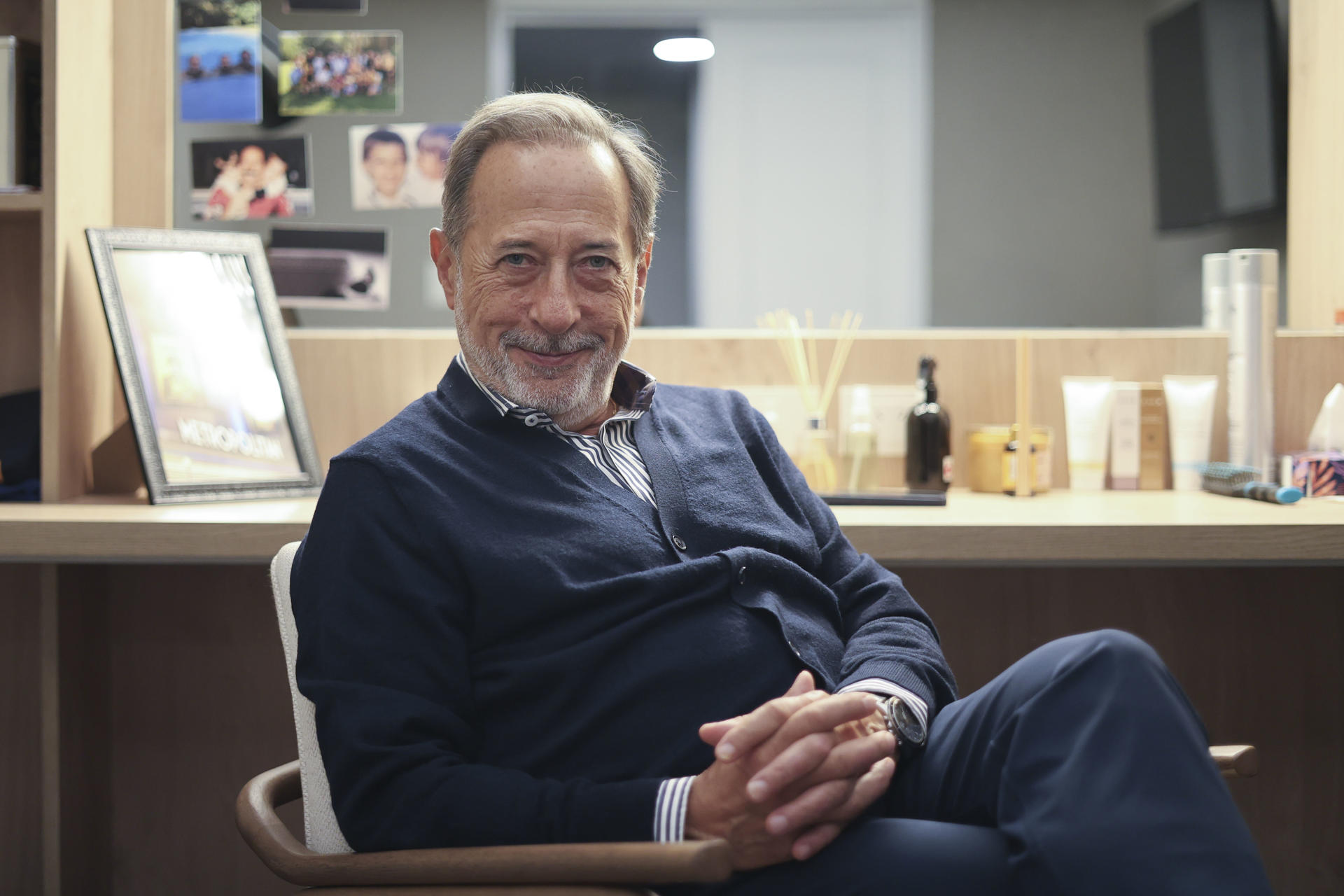 BUENOS AIRES (ARGENTINA), 09/04/2026.- El actor argentino Guillermo Francella, que recibirá el Premio Platino de Honor 2026 por una "sobresaliente" trayectoria con la que ha ayudado a conformar "la memoria sentimental" del público iberoamericano, ofrece una entrevista a EFE en la que consideró que "arriesgar y no estar cómodo" ha sido la clave de sus más de cuatro décadas de exitosa trayectoria y expresó que el galardón le resultó "muy movilizante" y le recordó "el honor de la misión de ser actor". EFE/Juan Ignacio Roncoroni