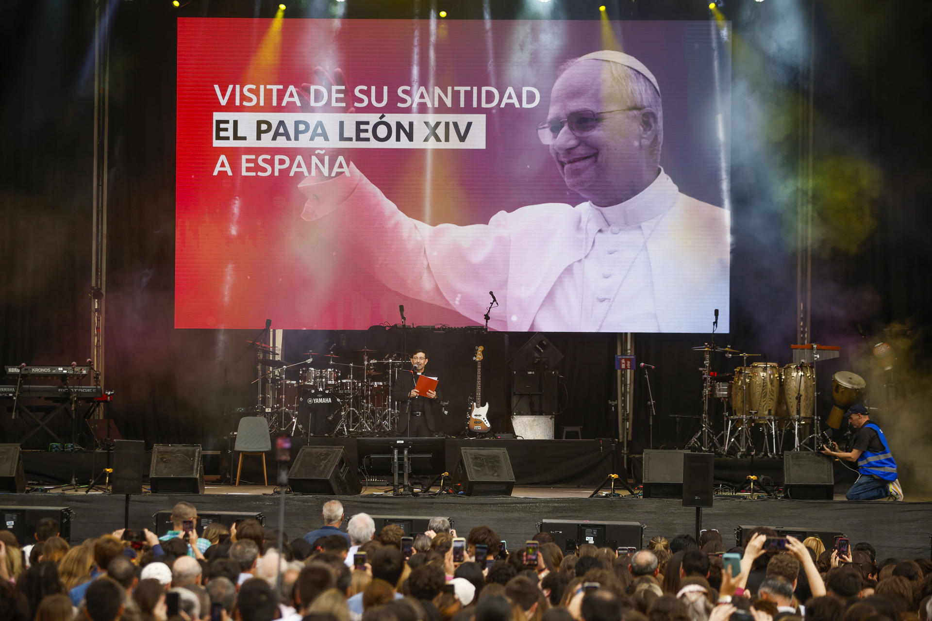 MADRID, 11/04/2026.- Jose Cobo Cano, Cardenal Arzobispo de Madrid, interviene en la "IV Fiesta de la Resurrección" que celebra la Asociación Católica de Propagandistas (ACdP) este sábado en la Plaza de Cibeles de Madrid. EFE/David Fernández