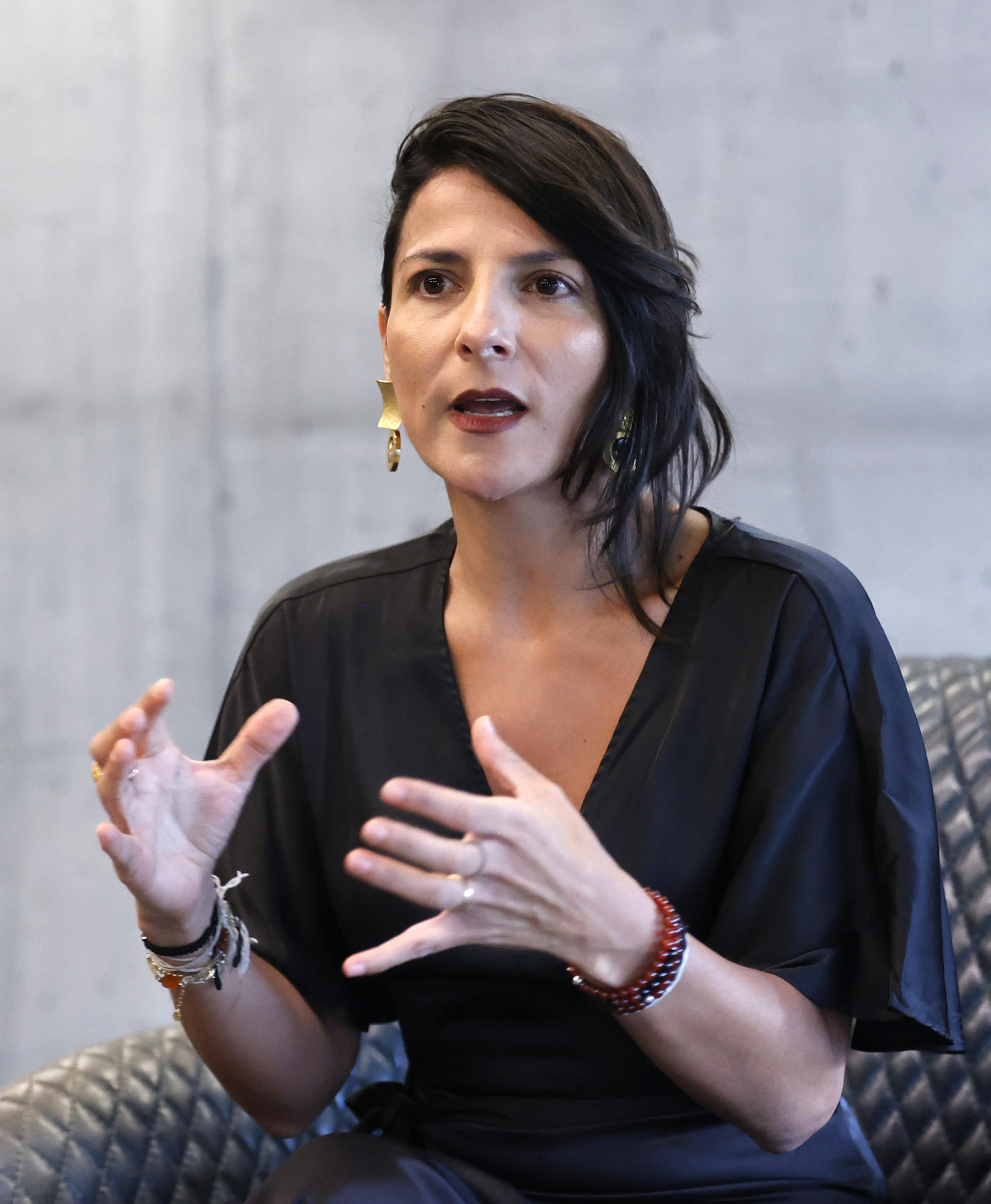 La ministra de Ambiente de Colombia, Irene Vélez, habla durante una entrevista con EFE, en Bogotá (Colombia). EFE/ Mauricio Dueñas Castañeda