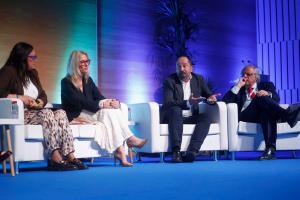 CÓRDOBA, 09/04/2026.- El director de turismo de Galicia Xosé Merelles (2d) interviene en la mesa "Cogobernanza turística" durante el VIII Congreso Internacional de Calidad y Sostenibilidad Turística que organiza el Instituto para la Calidad Turística Española y la Sostenibilidad (ICTES), en Córdoba. Asisten la la directora general de Competitividad y Calidad Turística de la Región de Murcia, Eva Reverte (i), la viceconsejera de Turismo del Principado de Asturias, Lara Martinez (2i) , y el presidente del Instituto para la Calidad Turística Española, Miguel Mirones (d). EFE/ Salas