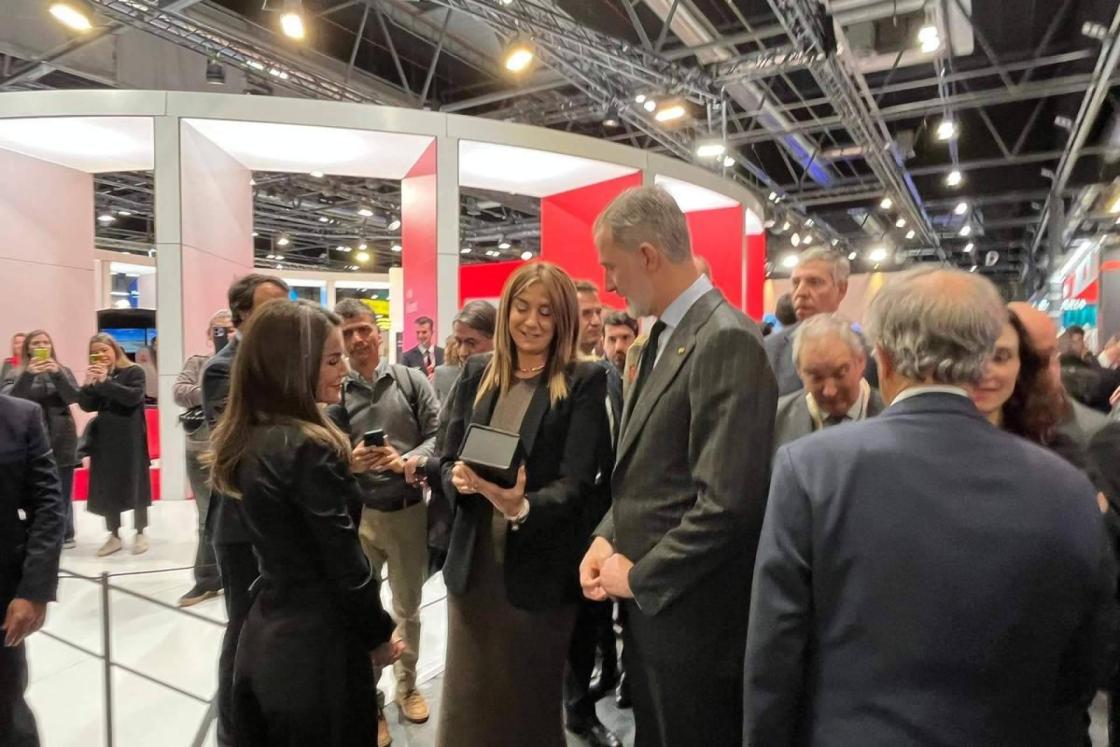 Una empresa murciana crea el perfume entregado al Rey Felipe VI en FITUR. Autor: Vicaro