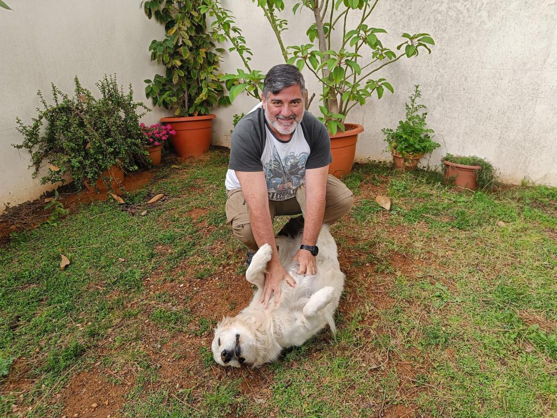 Juan Luis de Castellví publica un manual pionero para el salvamento acuático con perros, en español.