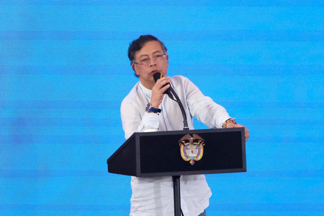 El presidente de Colombia, Gustavo Petro, habla durante la primera Conferencia para la Transición más allá de los Combustibles Fósiles este martes, en Santa Marta (Colombia). EFE/ Ricardo Maldonado Rozo