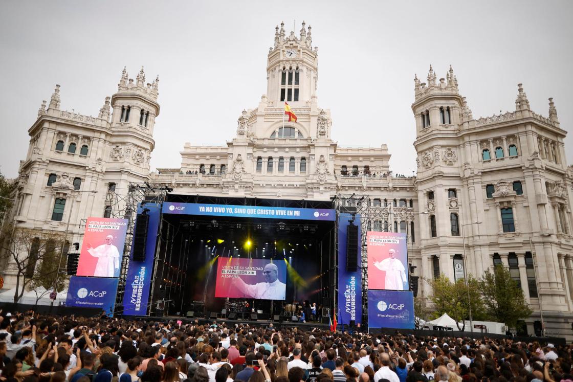 MADRID, 11/04/2026.- Jose Cobo Cano, Cardenal Arzobispo de Madrid, interviene en la "IV Fiesta de la Resurrección" que celebra la Asociación Católica de Propagandistas (ACdP) este sábado en la Plaza de Cibeles de Madrid. EFE/David Fernández