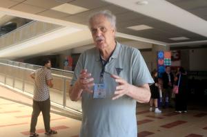 El científico brasileño Carlos Nobre habla durante una entrevista con EFE el 25 de abril de 2026 en el marco de la primera Conferencia para la Transición más allá de los Combustibles Fósiles en Santa Marta (Colombia). EFE/Ricardo Maldonado Rozo