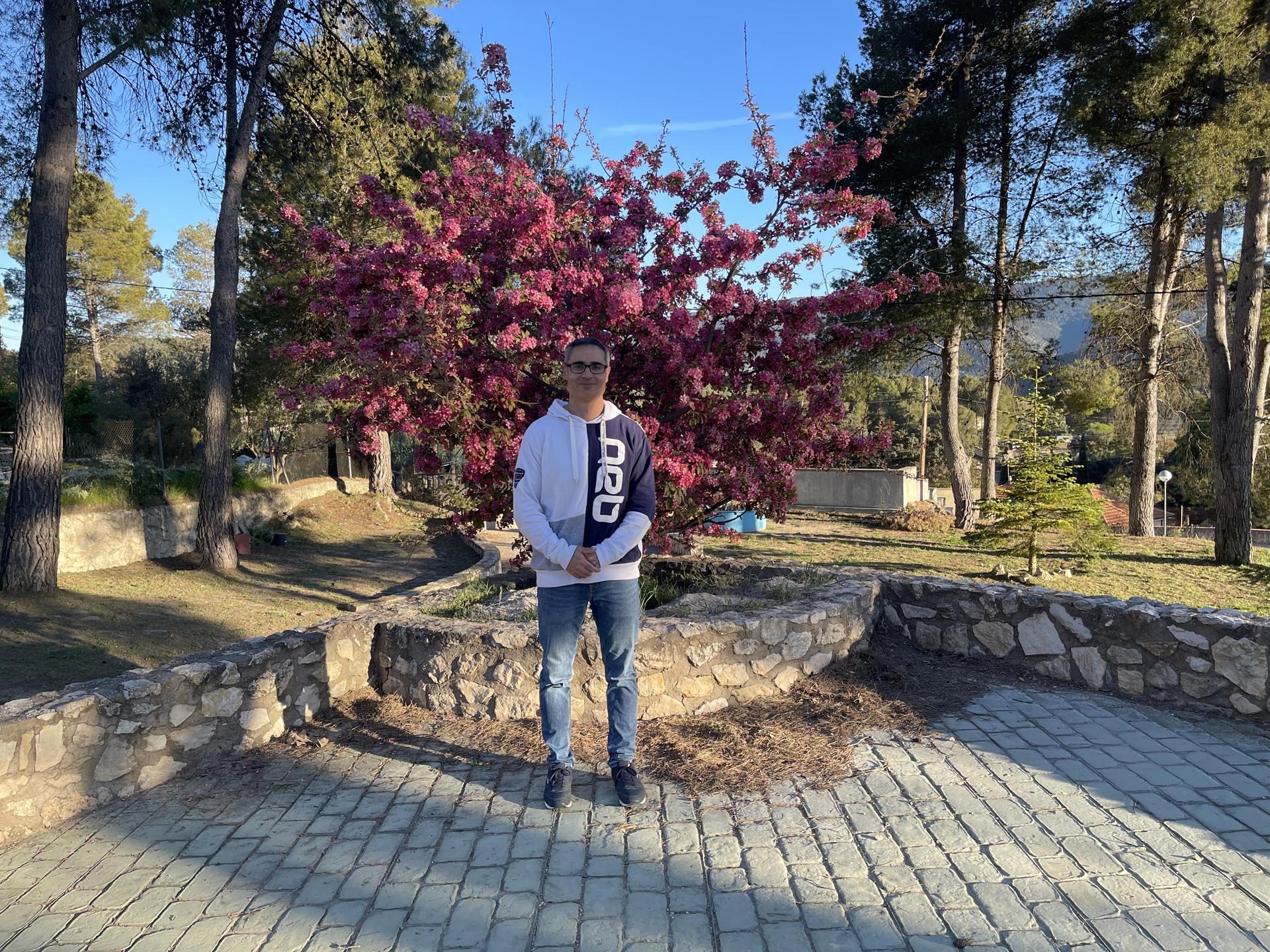 Daniel Monserrat Tormo publica Lo que aprendí para vosotras, un alegato íntimo sobre la vida, el tiempo y la familia.