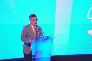 Fotografía cedida por Roche que muestra al líder de Asuntos Públicos y Comunicaciones para Roche América Latina, Fernando Giannoni, hablando en la ceremonia de premiación del Premio Roche 2025, en Ciudad de México (México). EFE/ Roche/ SOLO USO EDITORIAL NO VENTAS /SOLO DISPONIBLE PARA ILUSTRAR LA NOTICIA QUE ACOMPAÑA (CRÉDITO OBLIGATORIO)