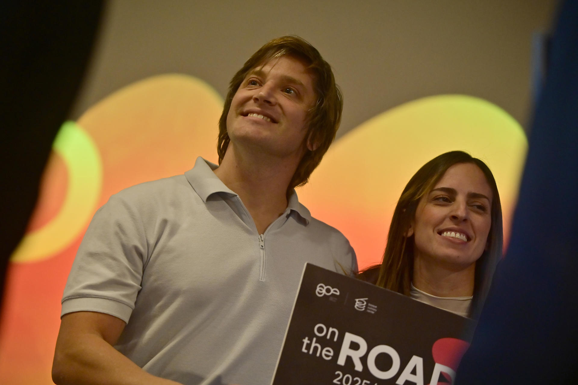 Agustina Casco, líder de la 'startup' gastronómica Quimya, y el ingeniero agrimensor Augusto Bircher posan durante concurso 'On The Road' en la UADE (Universidad Argentina de la Empresa) este jueves, en Buenos Aires (Argentina). EFE/Matias Martín Campaya