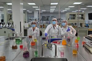 Fotografía sin fecha específica de toma cedida por el Centro de Innovación de Coca-Cola en América Latina que muestra a integrantes del equipo de Coca-Cola posando en el (Tech Center), en Ciudad de México (México). EFE/ Centro De Innovación De Coca-Cola América Latina /SOLO USO EDITORIAL/ NO VENTAS/ SOLO DISPONIBLE PARA ILUSTRAR LA NOTICIA QUE ACOMPAÑA (CRÉDITO OBLIGATORIO)