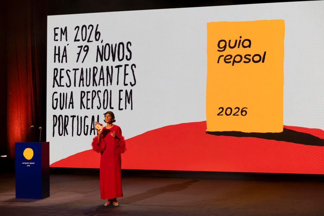El restaurante Vista, en Portimão, y Vila Joya de Albufeira, ambos en la región sureña del Algarve, han sido distinguidos con los prestigiosos 3 Soles Repsol en la gala celebrada este lunes en la localidad lusa de Évora, ciudad Patrimonio de la Humanidad que en 2027 asumirá la Capitalidad Cultural Europea. EFE/ Jero Morales