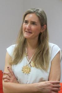 La vicepresidenta tercera y ministra para la Transición Ecológica y el Reto Demográfico de España, Sara Aagesen, habla durante la firma de la prórroga por tres años de un memorando de entendimiento para la transición energética justa y la descarbonización del sector energético en el marco de la primera Conferencia para la Transición más allá de los Combustibles Fósiles, en Santa Marta (Colombia). EFE/ Ricardo Maldonado Rozo
