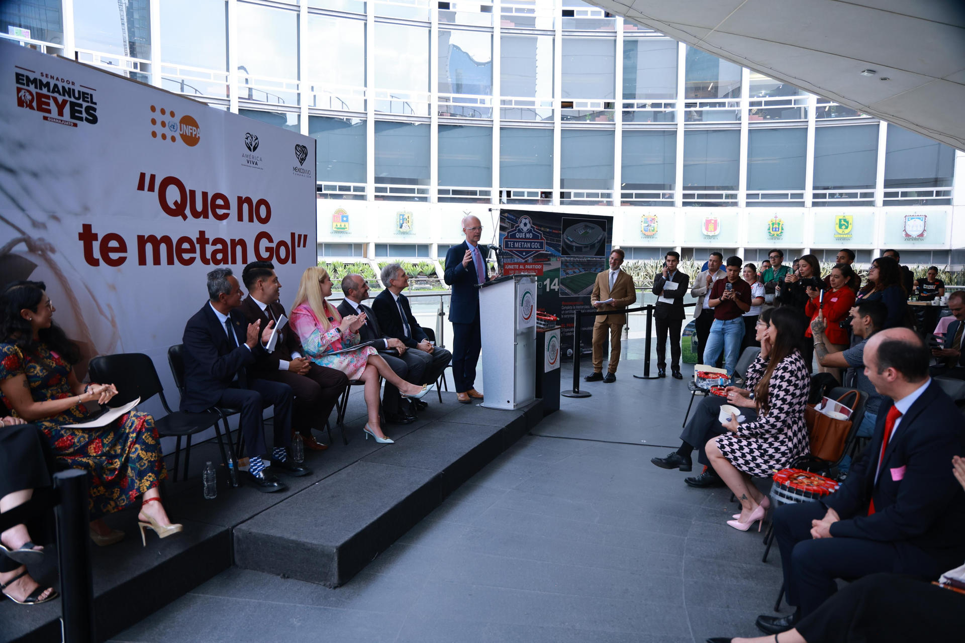 En un contexto donde la educación sexual sigue siendo un desafío para Latinoamérica, el Mundial de Fútbol 2026 abre una oportunidad para abordar el tema desde nuevas estrategias dirigidas a jóvenes con la llegada a México de la campaña 'Que no te metan gol'. EFE/ Carlos Padilla/ Agencia The Boss  /SOLO USO EDITORIAL NO VENTAS /SOLO DISPONIBLE PARA ILUSTRAR LA NOTICIA QUE ACOMPAÑA (CRÉDITO OBLIGATORIO)