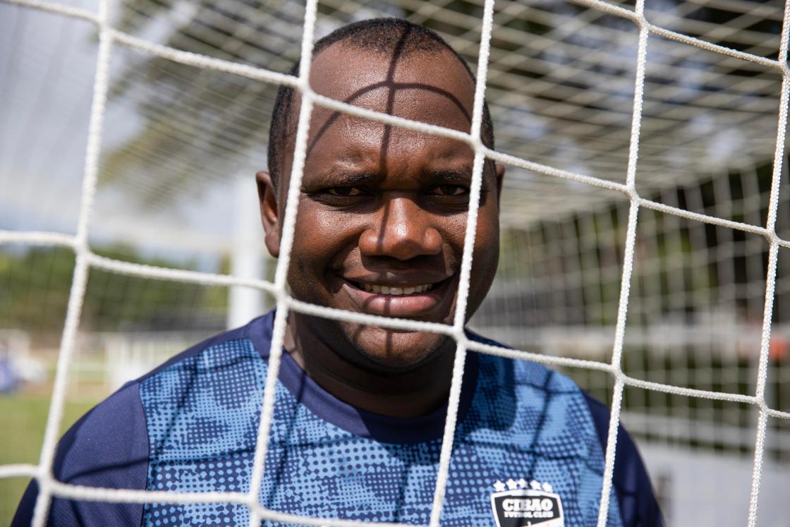 Junior Scheldeur es desde junio de 2024 el entrenador del Cibao FC, con el que lidera la liga dominicana de fútbol gracias al "trabajo duro y la resiliencia", que le han servido para llevar al equipo a jugar la Copa de Campeones de la Concacaf, algo que no ocurría desde 2018. EFE/Orlando Barría