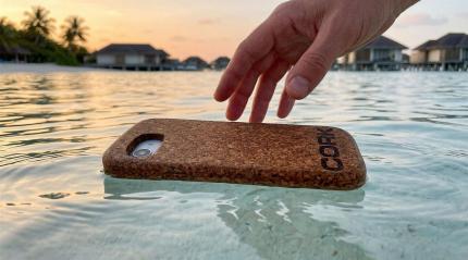 CORK PRO TECH, una funda flotante para evitar la pérdida del móvil en el agua