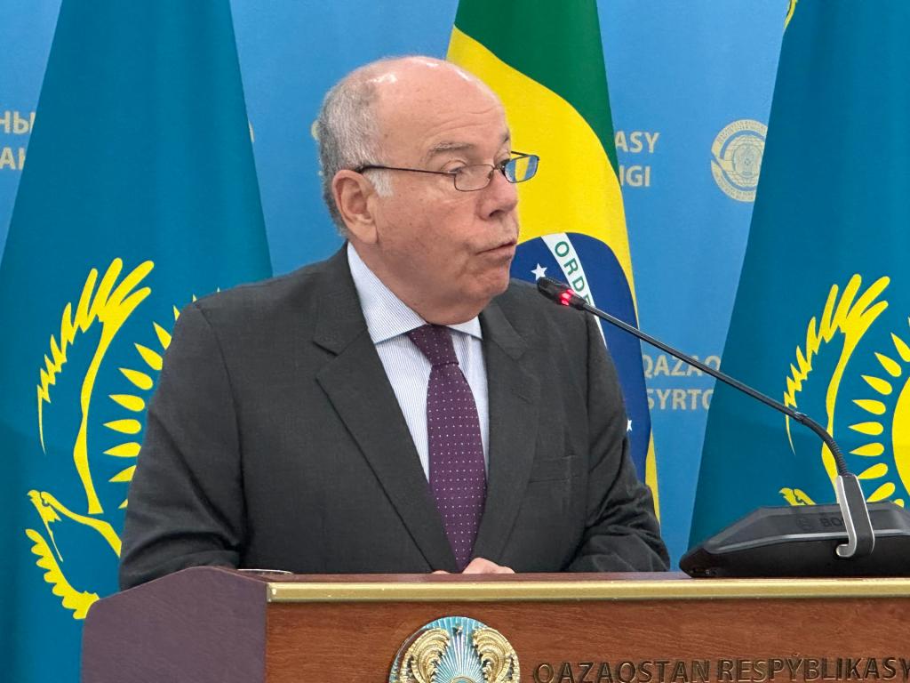 ASTANA (KAZAKHSTAN), 11/05/2026.- Brazilian Foreign Minister Mauro Vieira (l) during a press conference with his Kazakh counterpart, Yermek Kosherbayev (not in photo), in Astana, Kazakhstan, on Monday. Kazakhstan, the world’s ninth-largest country and the largest in Central Asia, with its long history of nomadic life and vast grazing lands for livestock farming, is ready to join efforts with Brazil, the world’s largest meat producer. EFE/ Kulpash Konyrova
