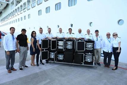 Carnival Corporation realiza su primera donación de alimentos en Latinoamérica