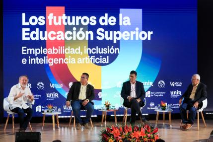 Más de 50.000 profesores colombianos se capacitaron en competencias digitales y en el uso de IA