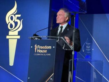 Dionisio Gutiérrez recibe el Beacon Award 2026 por su liderazgo en defensa de la democracia