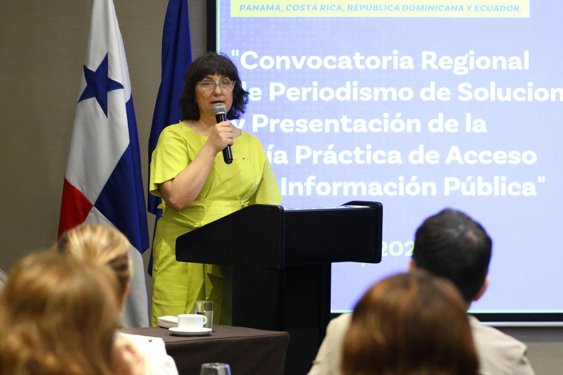 La embajadora de la Unión Europa (UE) en Panamá, Izabela Matusz, habla durante el lanzamiento de la 'Guía de Acceso a la Información Pública' un manual que busca fortalecer la transparencia en la gestión gubernamental y el conocimiento de periodistas y el resto de la ciudadanía para obtener datos de interés como forma de rendir cuentas al Estado, este viernes en Ciudad de Panamá (Panamá). EFE/ Carlos Lemos