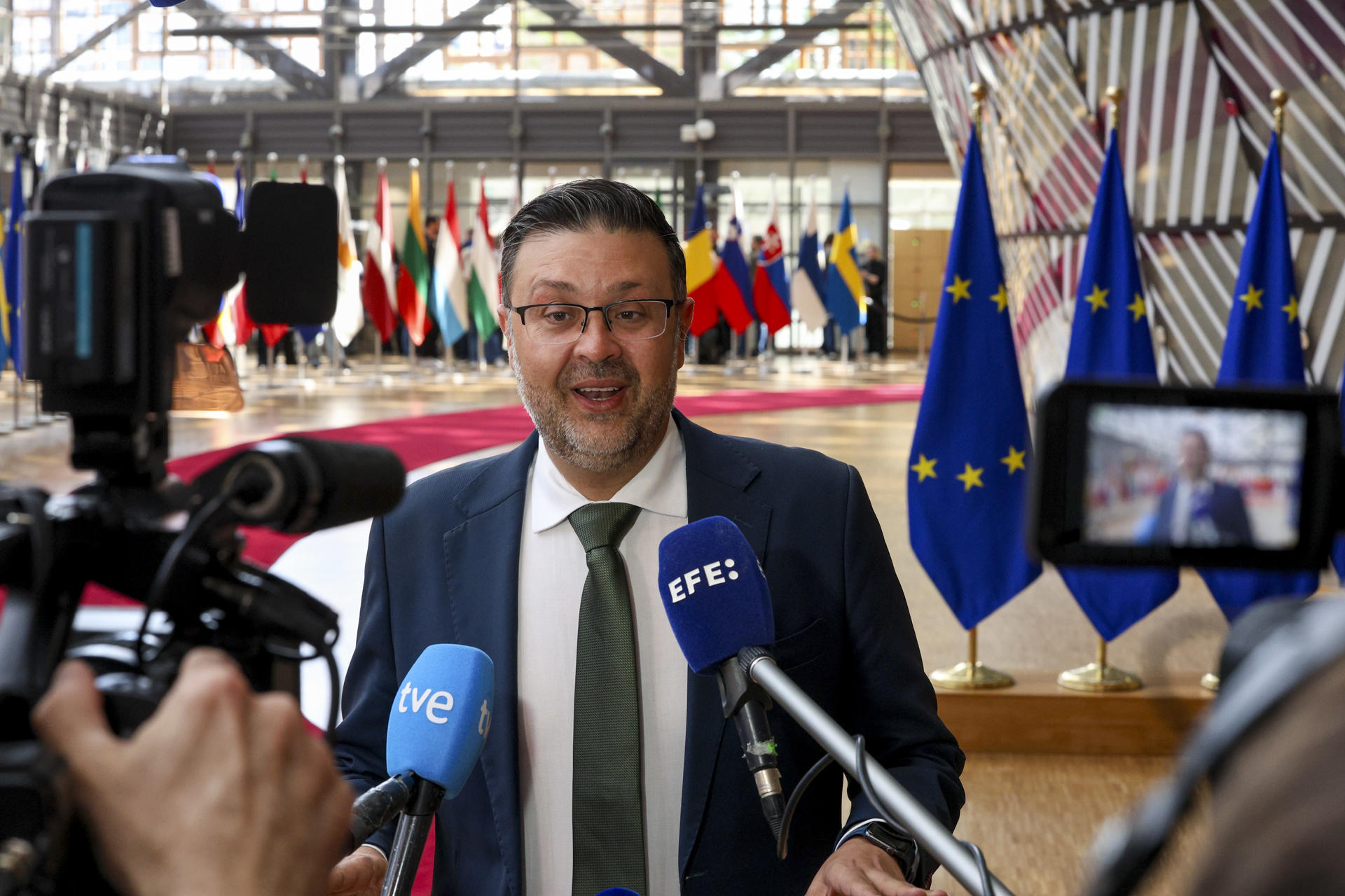 BRUSELAS, 11/05/2026.- El consejero de Educación de Castilla la Mancha, Amador Pastor, en declaraciones a los medios a su llegada al Consejo Europeo para participar en el Consejo de Educación y Juventud. EFE/Olatz Castrillo