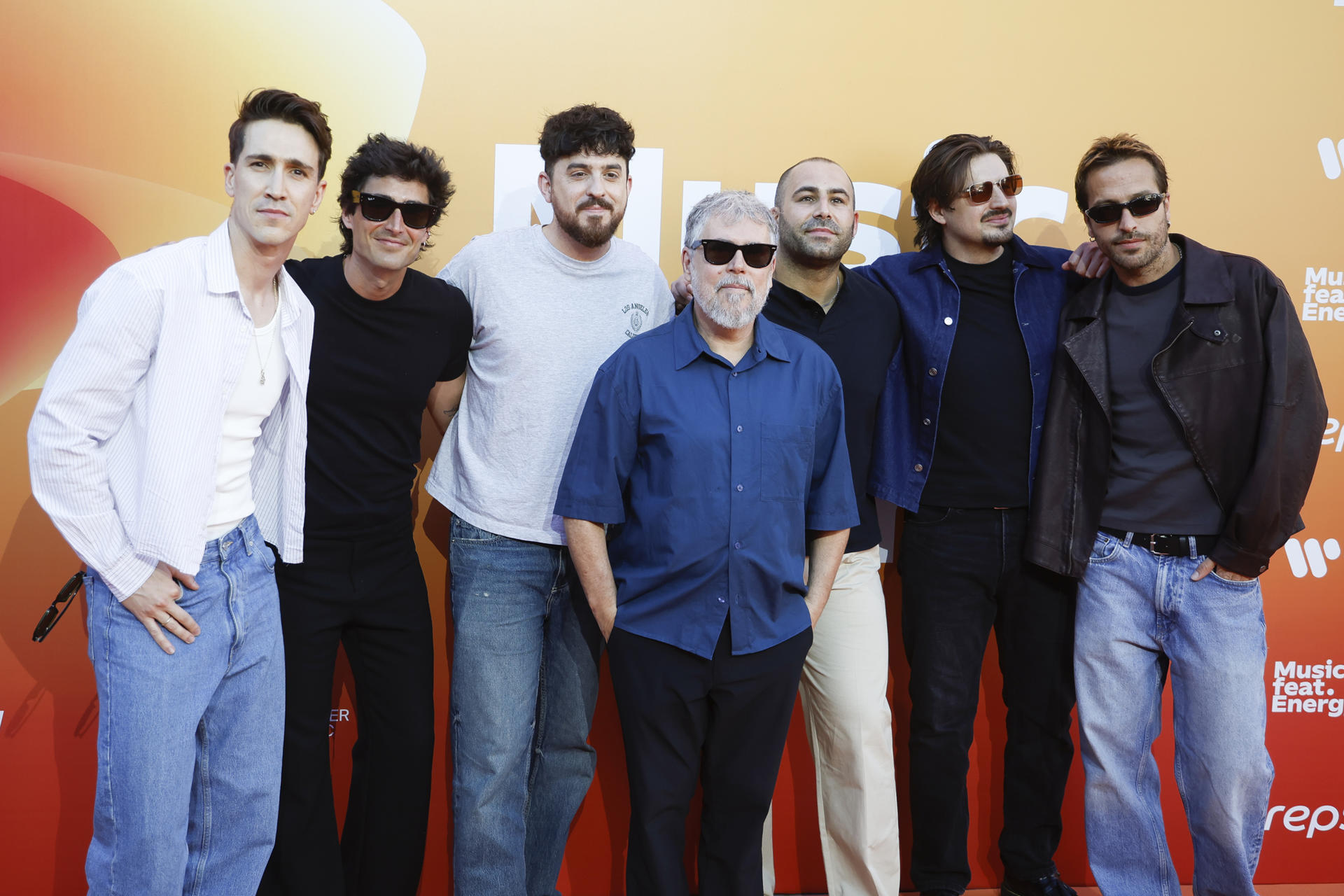 MADRID, 17/06/2026.- El cantante gallego Ivan Ferreiro (c) y las bandas "Veintiuno" y "Marlon" posan en el photocall del evento organizado por Repsol, "Music Feat Energy", celebrado este miércoles en el The Music Station, en Madrid. EFE/David Fernández