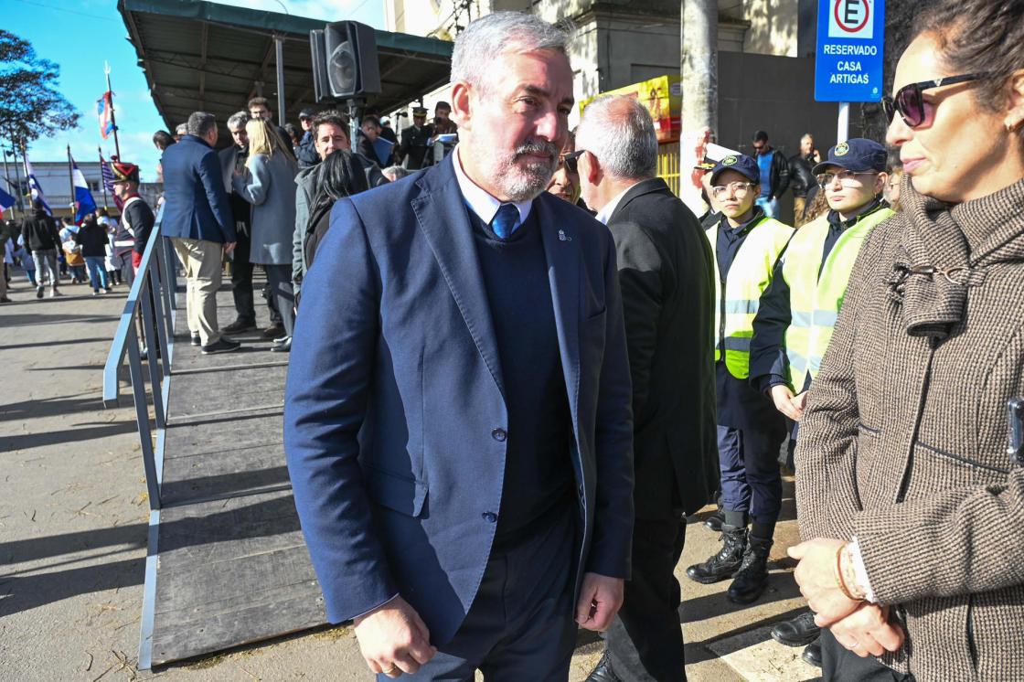 El presidente del Gobierno de Canarias, Fernando Clavijo, asiste a la conmemoración del natalicio del General Artigas, héroe nacional de Uruguay, este viernes, en Sauce (Uruguay). EFE/ Federico Gutiérrez