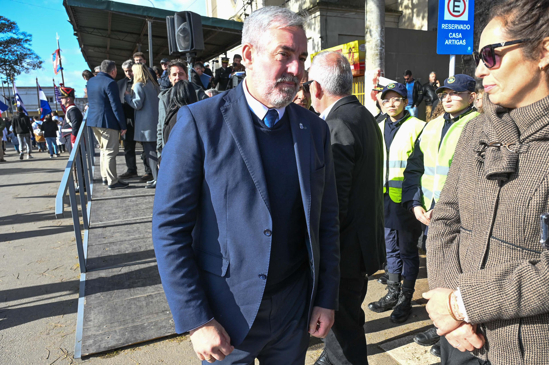 El presidente del Gobierno de Canarias, Fernando Clavijo, asiste a la conmemoración del natalicio del General Artigas, héroe nacional de Uruguay, este viernes, en Sauce (Uruguay). EFE/ Federico Gutiérrez