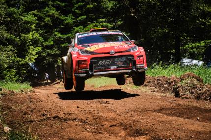 Alejandro Cachón y Borja Rozada consiguen un podio de oro terminando terceros en el desafiante Rally Acrópolis en Grecia