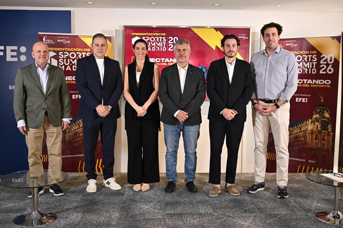 MADRID, 10/06/2026.- El presidente de la Agencia EFE, Miguel Ángel Oliver (3d) junto a Gorka Rubio (d), director de Patrocinios de MADCUP; Pepe Ortiz (2d), director general de MADCUP; María Benzal , directora comercial y relaciones internacionales de MADCUP; Sebastián Lateulade (2i), CEO de Sports Summit, y Luis Villarejo, director de Deportes de la Agencia EFE,este miércoles durante la presentación Sports Summit Madrid, que se celebrará los próximos 17 y 18 de junio en IFEMA Madrid.- EFE/ Fernando Villar