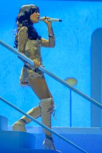 La cantante Aitana durante el concierto que ha ofrecido en el Icónica Santalucía Sevilla Fest 2026. EFE/ Raúl Caro