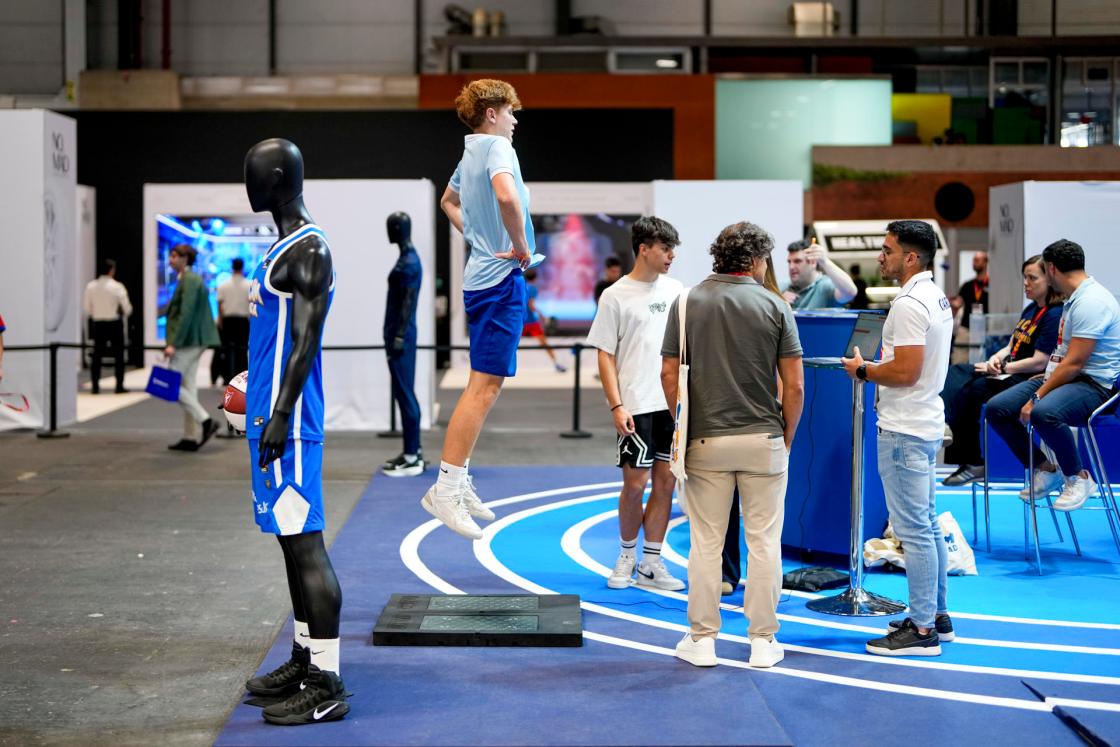 MADRID, 18/06/2026.- Vista de uno de los stands del Sports Summit Madrid, encuentro de la industria del deporte que vive su segunda edición en la capital española, este jueves. EFE/ Borja Sánchez-Trillo