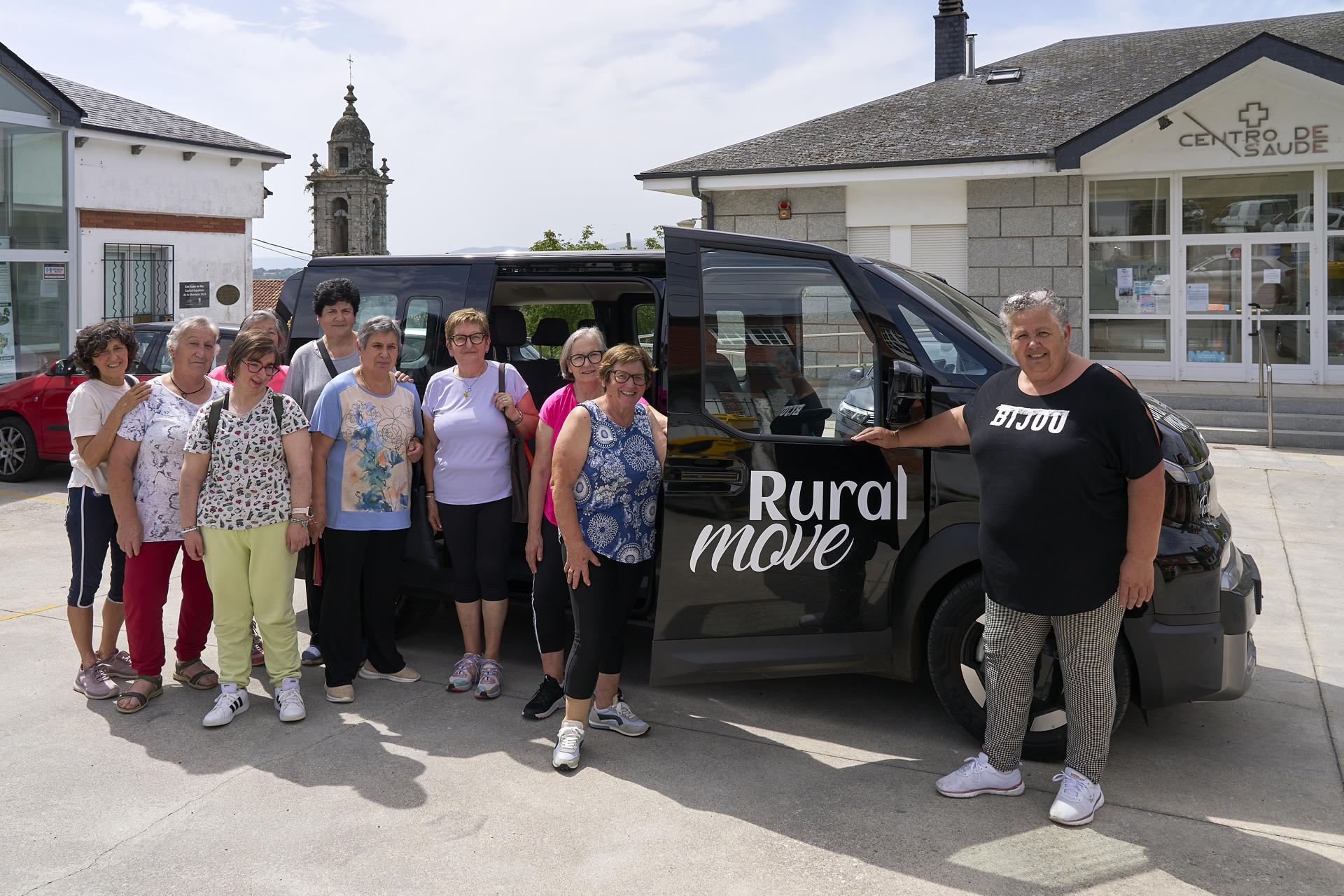 El Ayuntamiento del municipio de Ourense San Xoán de Río y la marca de automoción Kia han puesto en marcha un proyecto piloto que, durante los próximos seis meses, convertirá al municipio gallego en un espacio de experimentación y aprendizaje sobre nuevas formas de movilidad compartida en el entorno rural. EFE/Kia/IMAGEN CEDIDA/CRÉDITO OBLIGATORIO