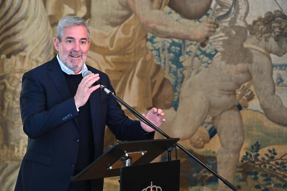 El presidente del Gobierno de Canarias, Fernando Clavijo, habla en el foro 'Canarias-Uruguay' este jueves, en Montevideo (Uruguay). EFE/ Federico Gutiérrez